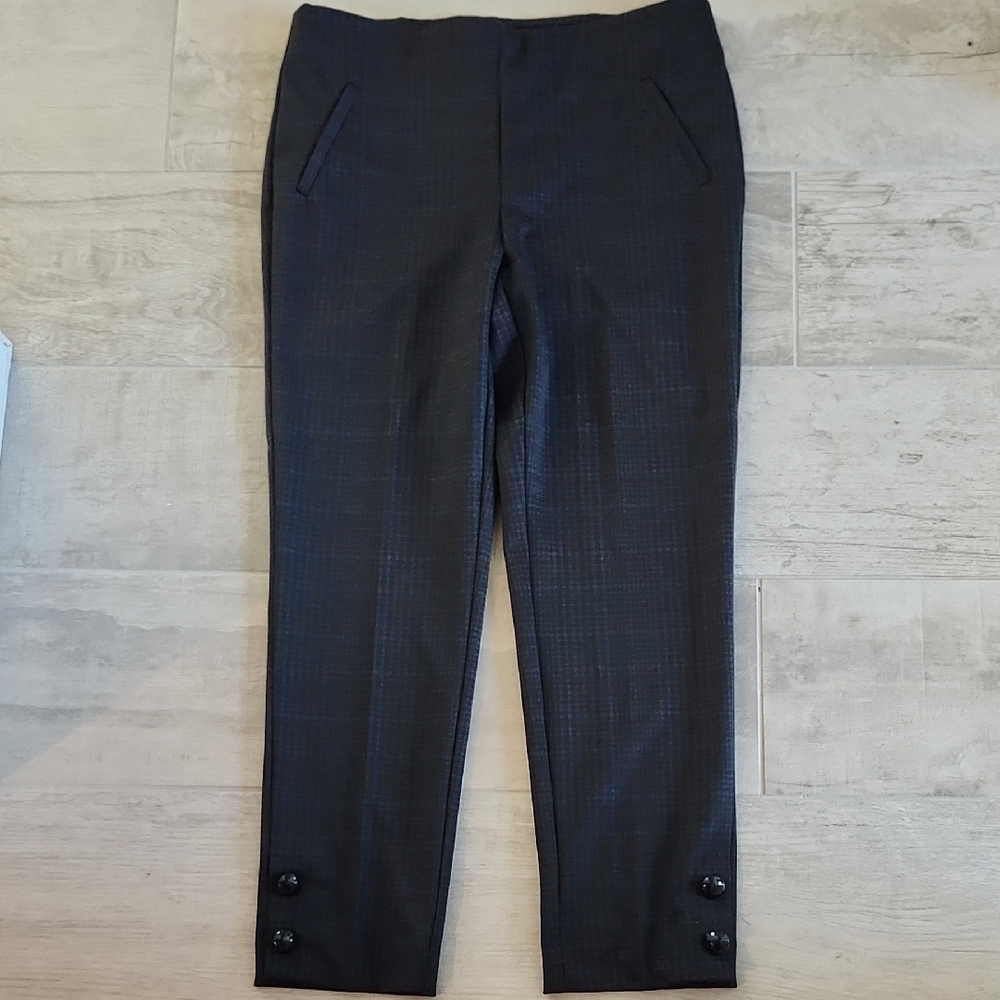 Chico's Size 1 Black Slimming Ankle Pants